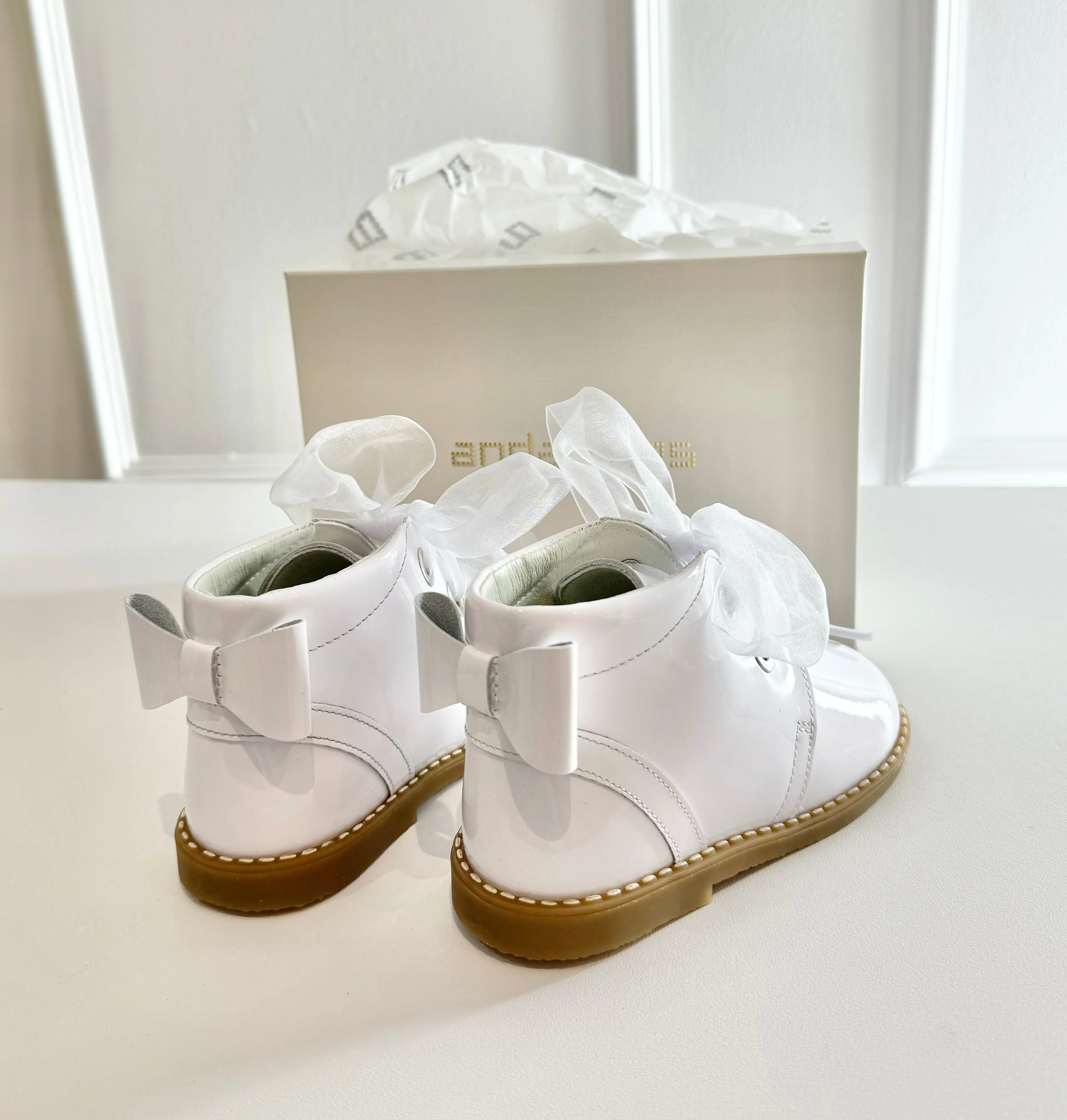 232321 White Bow Boots