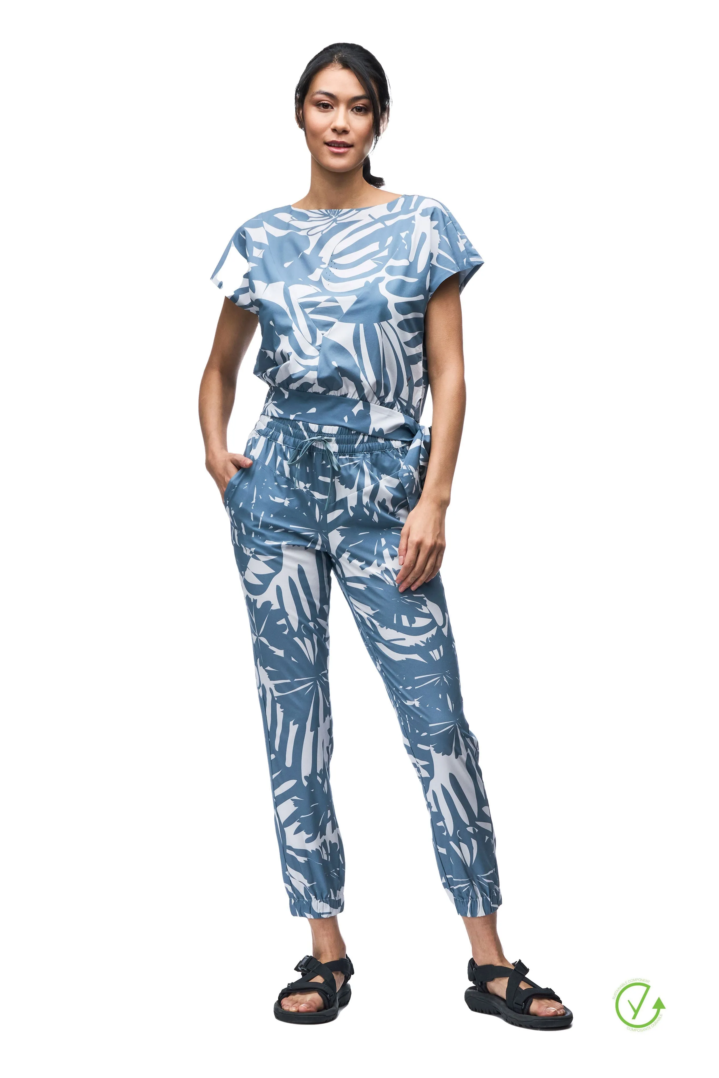 Aleste Women's T-shirt