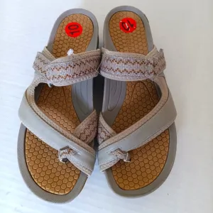 Baretraps Beige Sandals Slip On Loop Closure Lightweight 1.5 in heel US Size 10