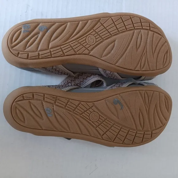 Baretraps Beige Sandals Slip On Loop Closure Lightweight 1.5 in heel US Size 10