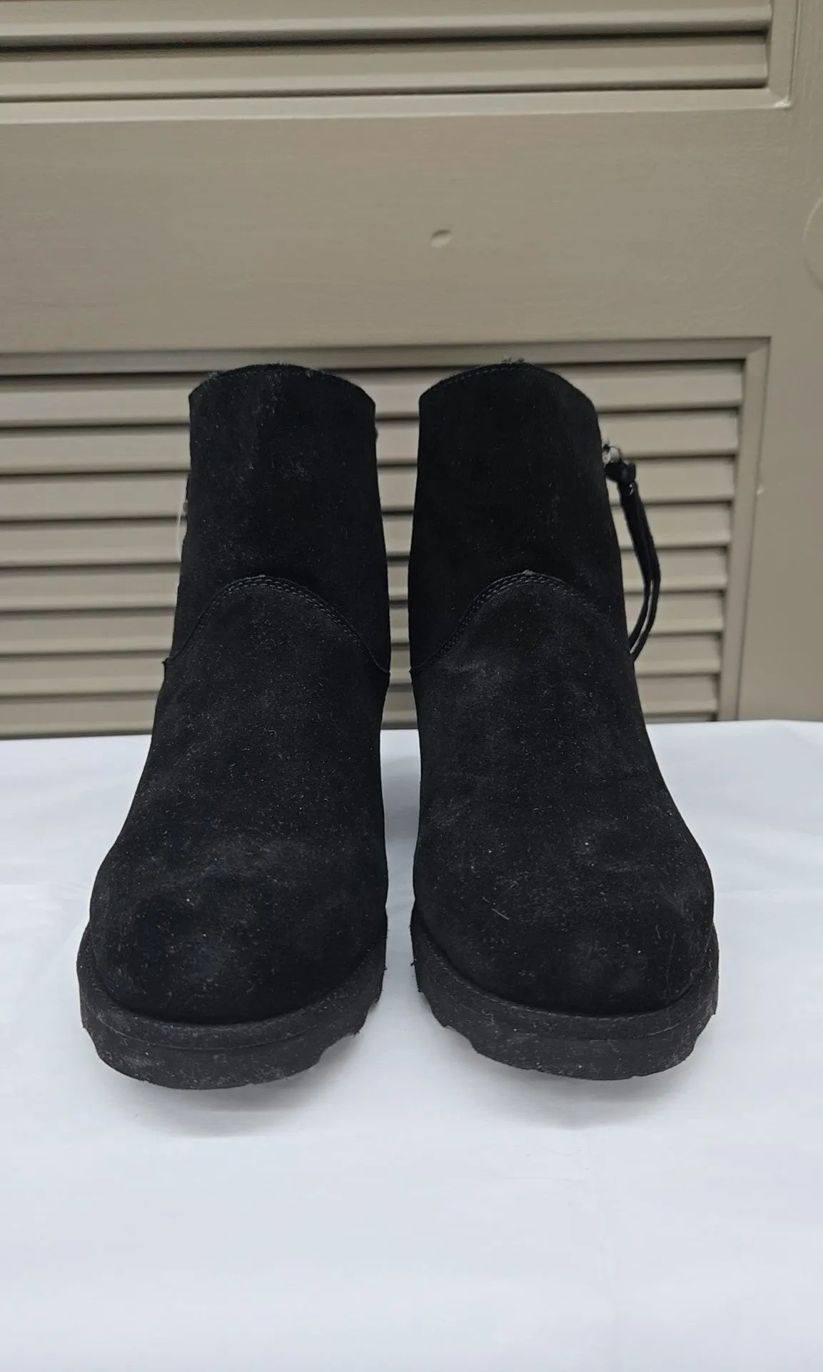 BEARPAW Size 9 Boots