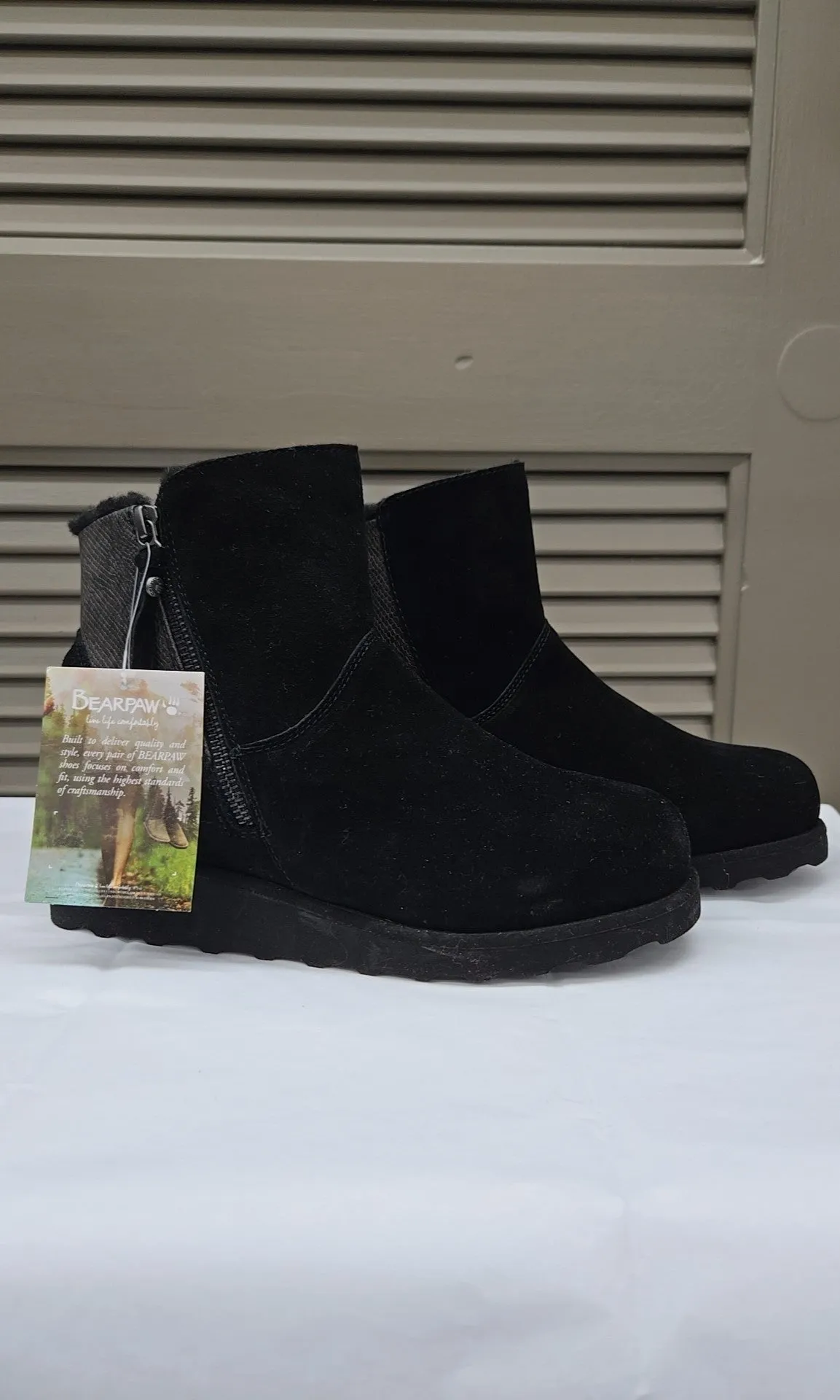 BEARPAW Size 9 Boots