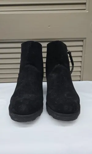 BEARPAW Size 9 Boots