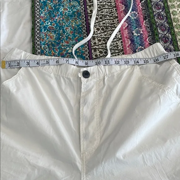 Citizens Of Humanity Cream Women's Bermudas