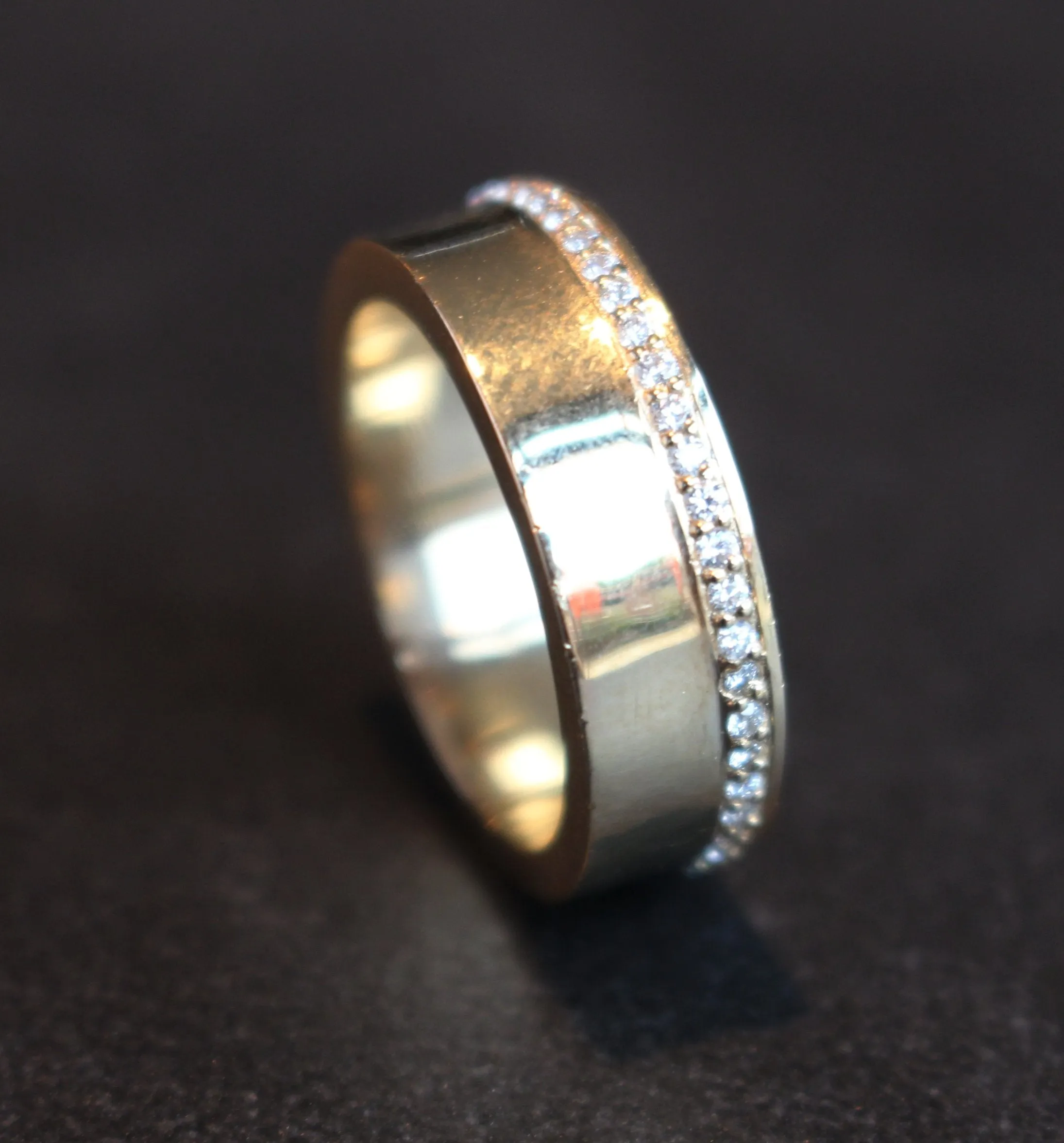 Diamondaire Exclusive Mens Top and Side Profile Gold and Diamond Band
