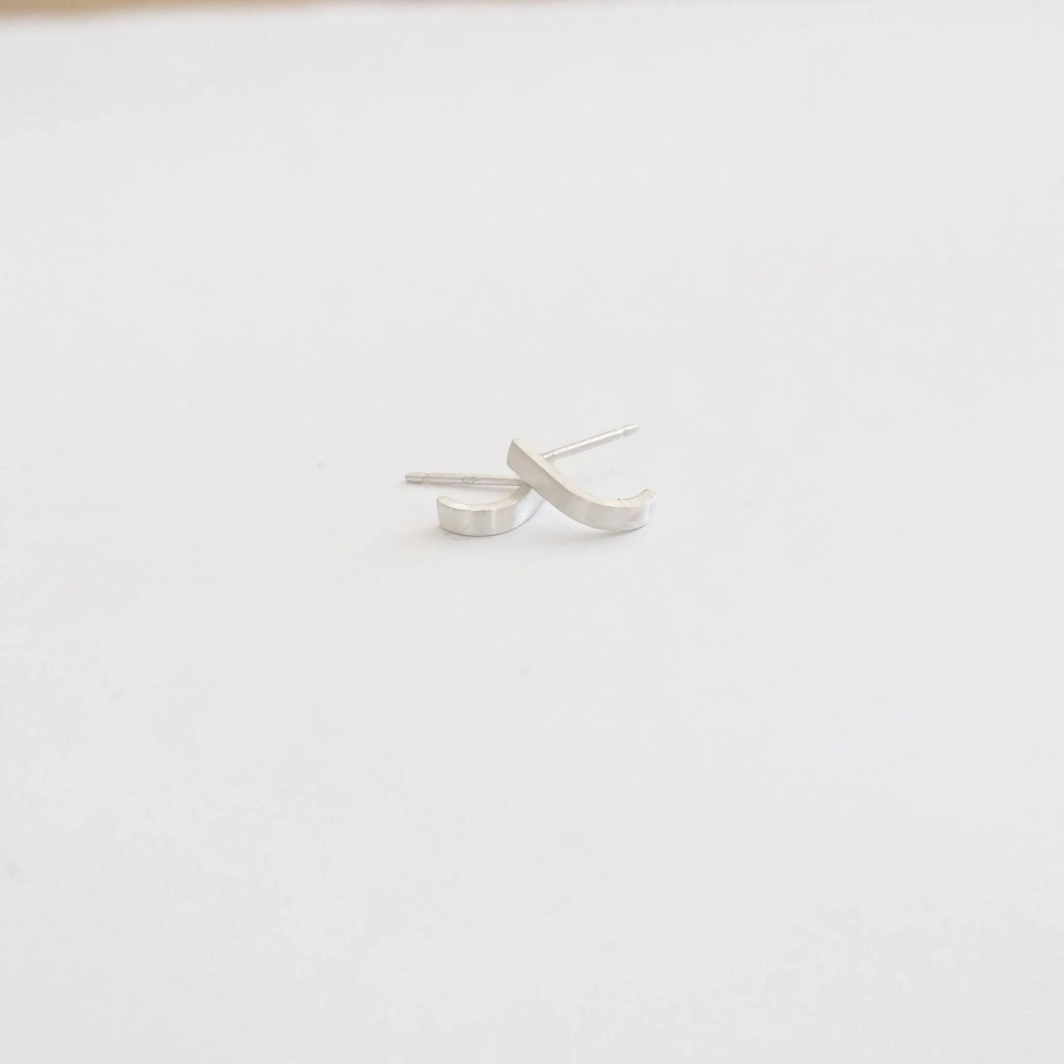 Ear Lobe Hugging Earrings: Embrace Stylish Everyday Elegance 0278