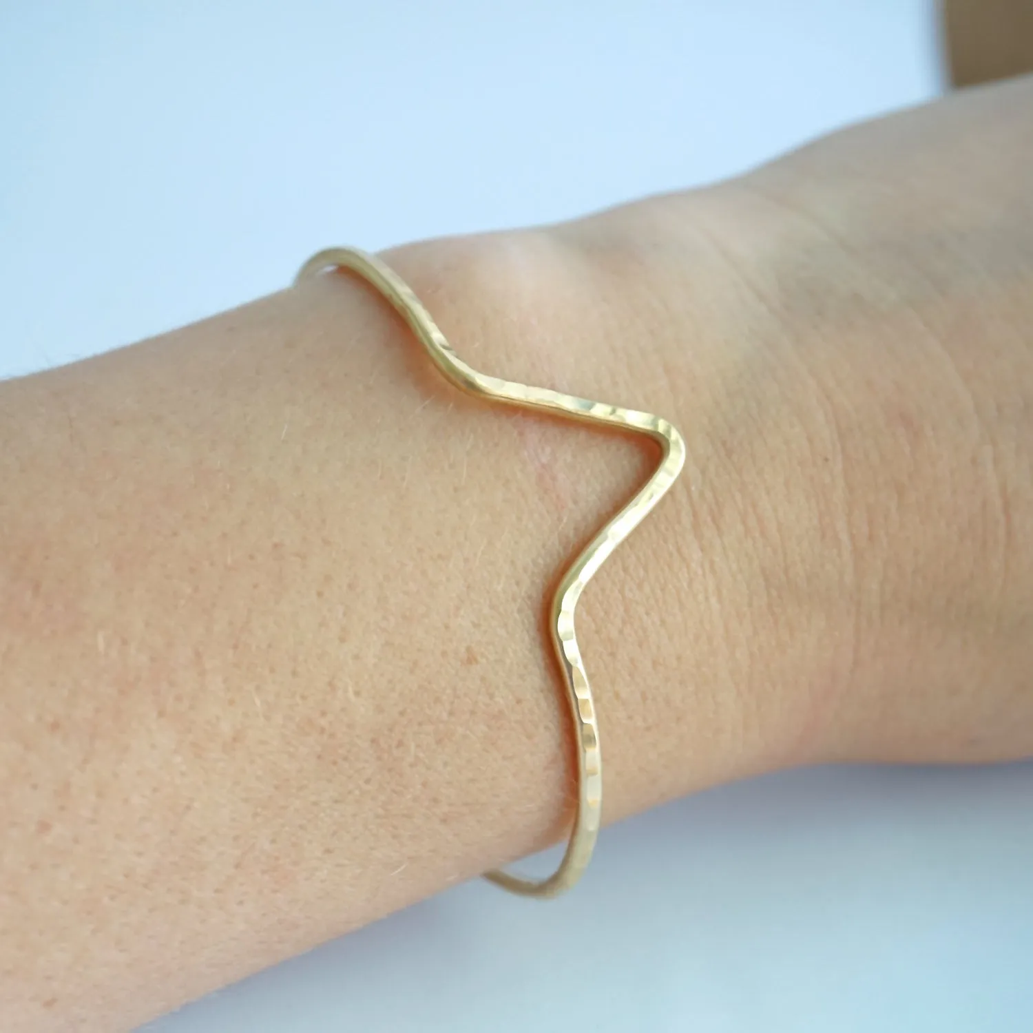 Hand-Made, Stylish Hammered V Chevron Cuff Bracelet - 0171