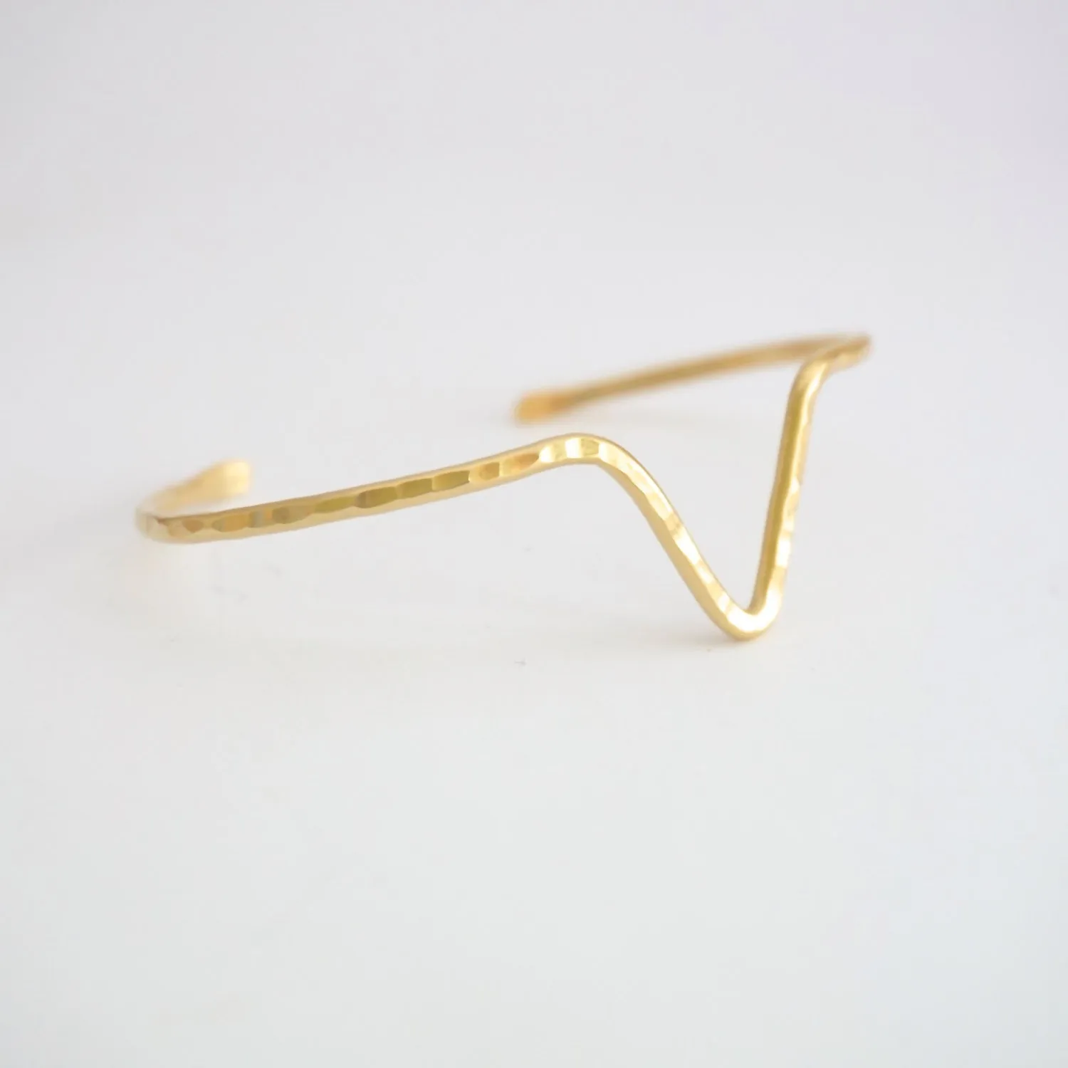 Hand-Made, Stylish Hammered V Chevron Cuff Bracelet - 0171