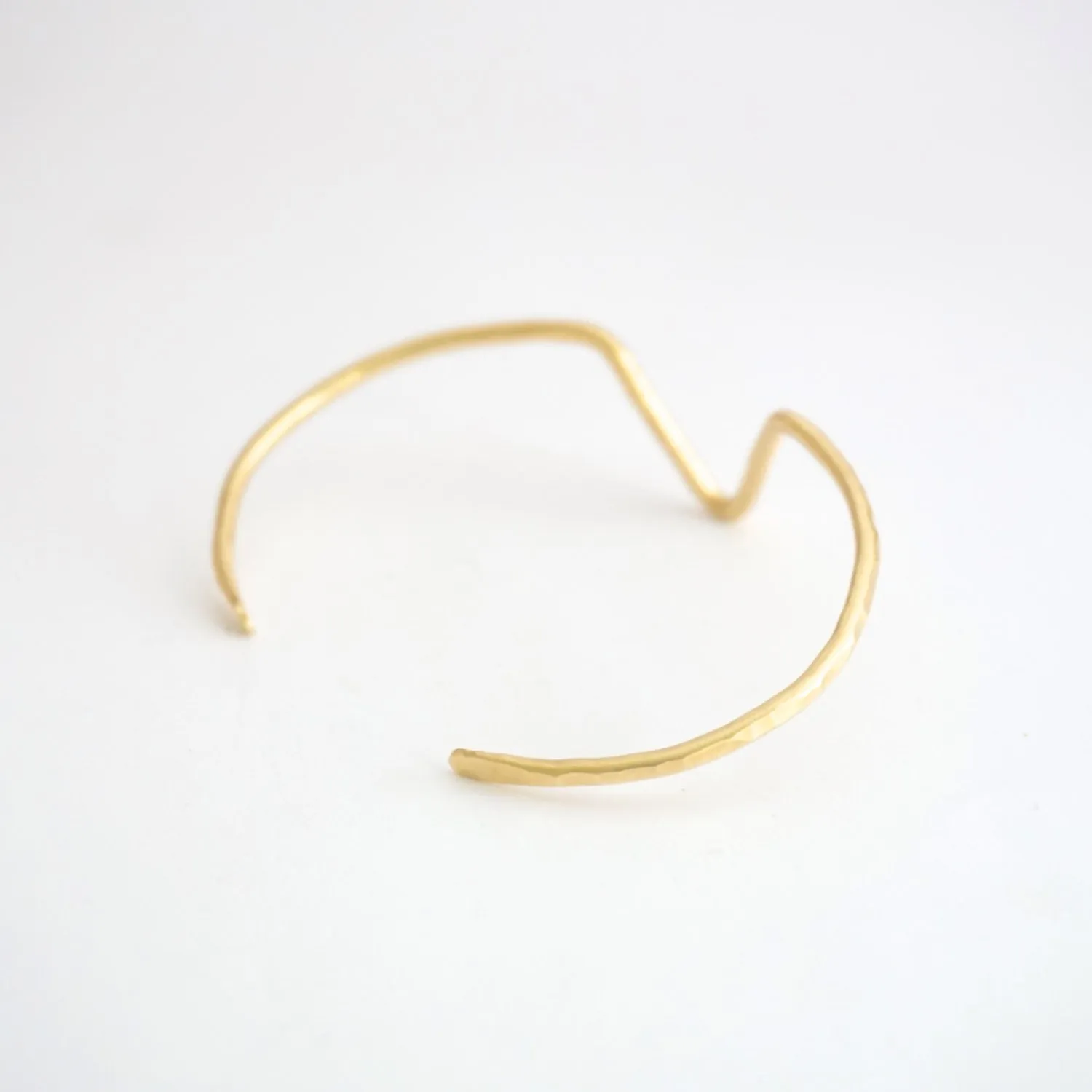 Hand-Made, Stylish Hammered V Chevron Cuff Bracelet - 0171