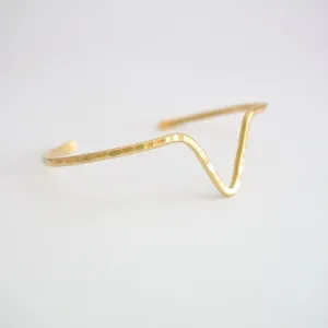 Hand-Made, Stylish Hammered V Chevron Cuff Bracelet - 0171