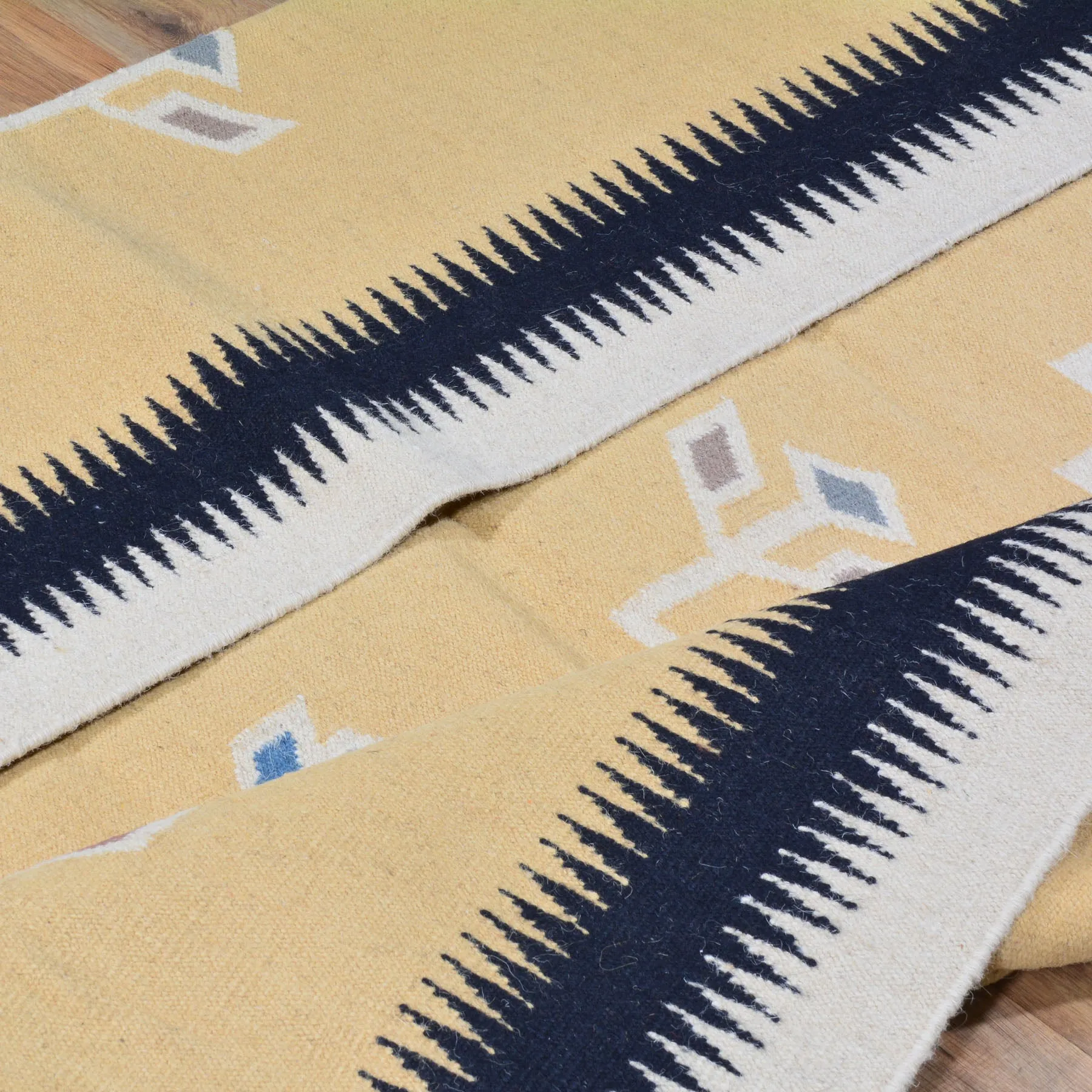 Hand-Woven Southwestern Design Kilim Wool Reversible Rug (Size 6.0 X 8.11) Brral-4077