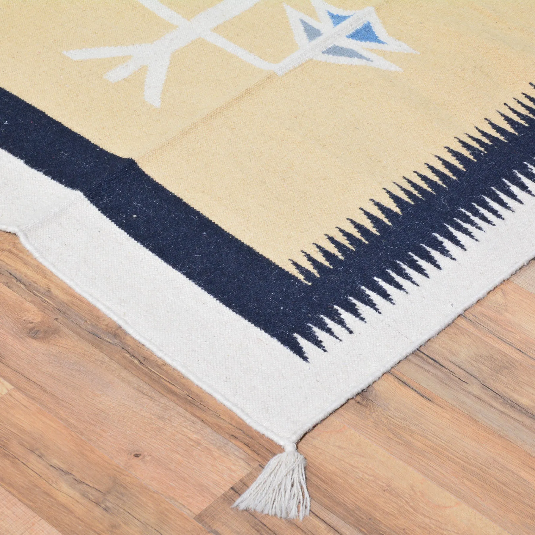 Hand-Woven Southwestern Design Kilim Wool Reversible Rug (Size 6.0 X 8.11) Brral-4077