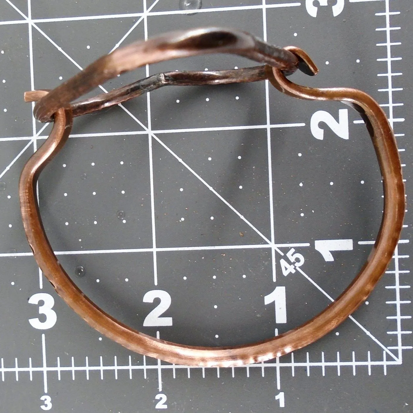 Handmade Hammered Copper Bracelet – Heart Clasp, Varnished & Durable, Unique Rustic Jewelry
