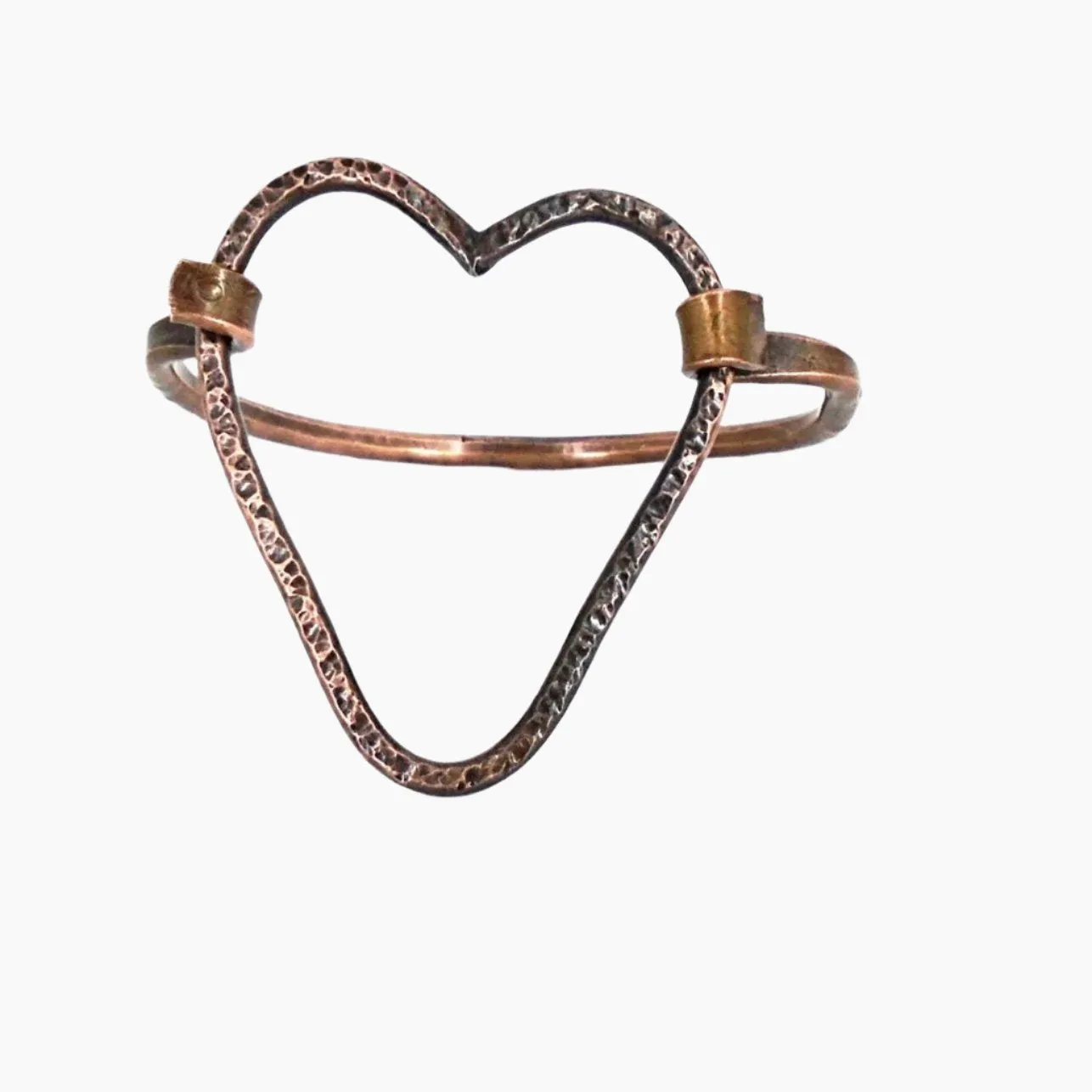 Handmade Hammered Copper Bracelet – Heart Clasp, Varnished & Durable, Unique Rustic Jewelry