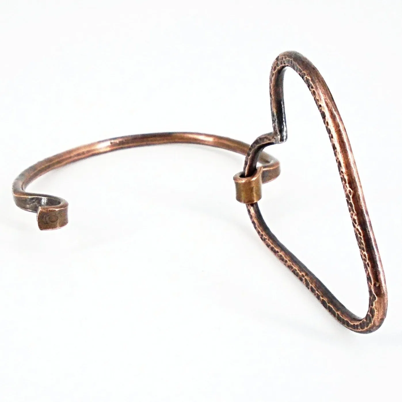 Handmade Hammered Copper Bracelet – Heart Clasp, Varnished & Durable, Unique Rustic Jewelry