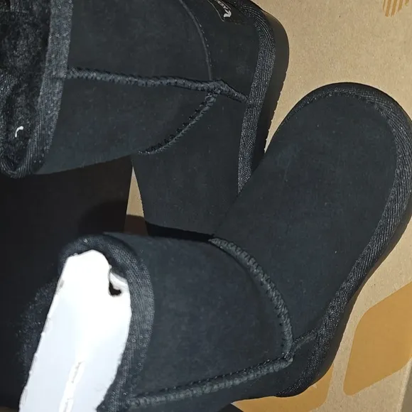 Koolaburra by UGG  T Victoria Short boot size 5