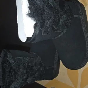 Koolaburra by UGG  T Victoria Short boot size 5