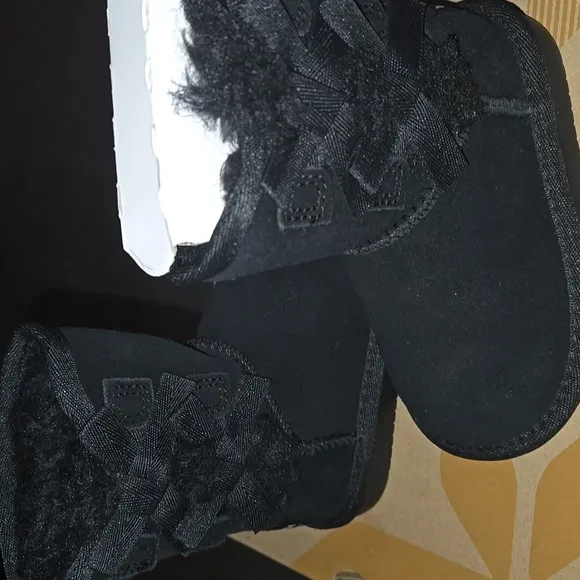 Koolaburra by UGG  T Victoria Short boot size 5