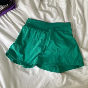 Lululemon Kelly Green pace rival skirt EUC size 4