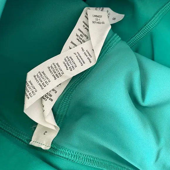 Lululemon Kelly Green pace rival skirt EUC size 4