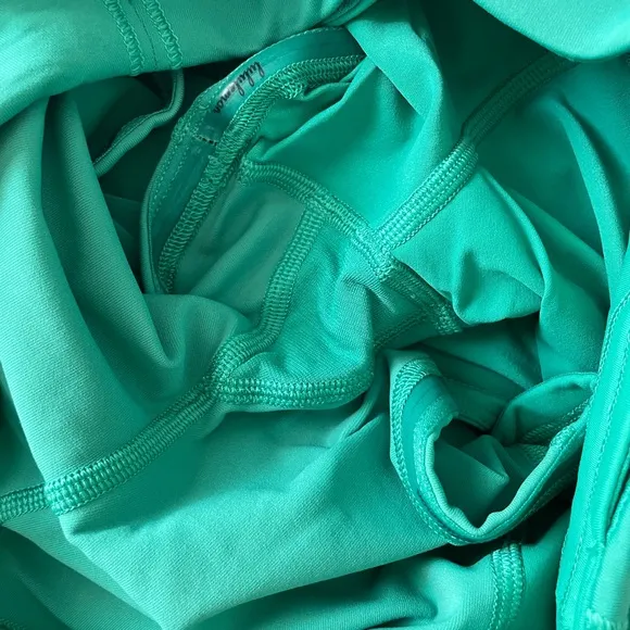 Lululemon Kelly Green pace rival skirt EUC size 4