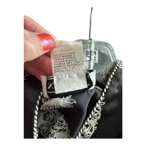 Natori Black and White Patterned nightgown