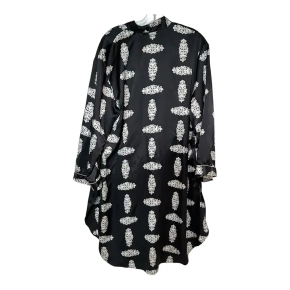 Natori Black and White Patterned nightgown