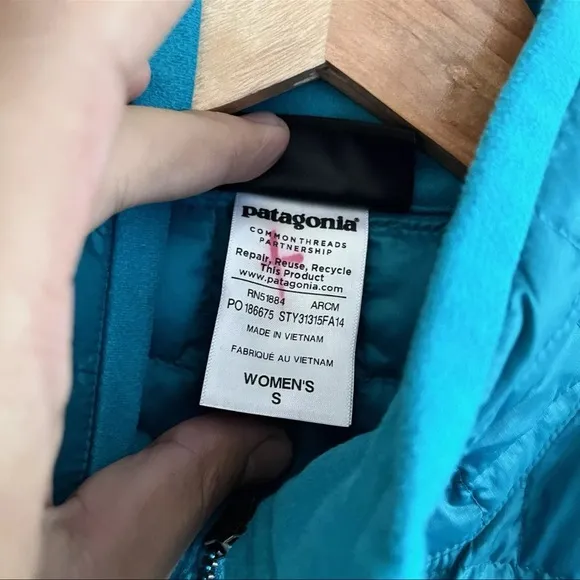 Patagonia duck down Teal and aqua Quilted Vest women’s small