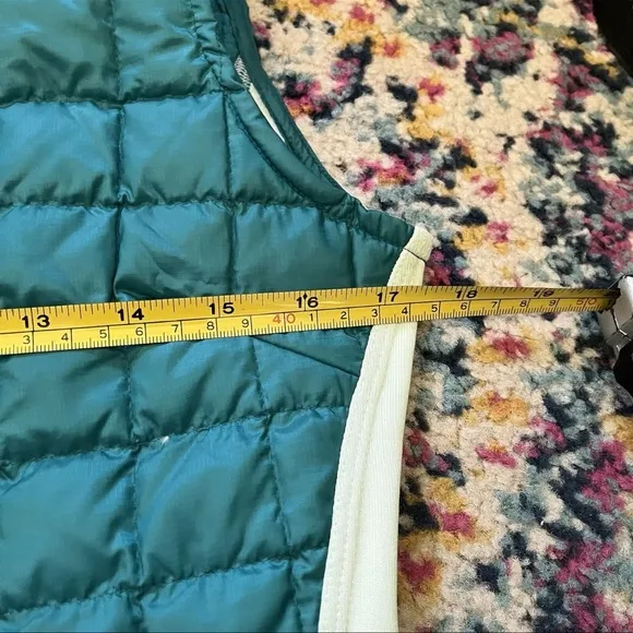 Patagonia duck down Teal and aqua Quilted Vest women’s small
