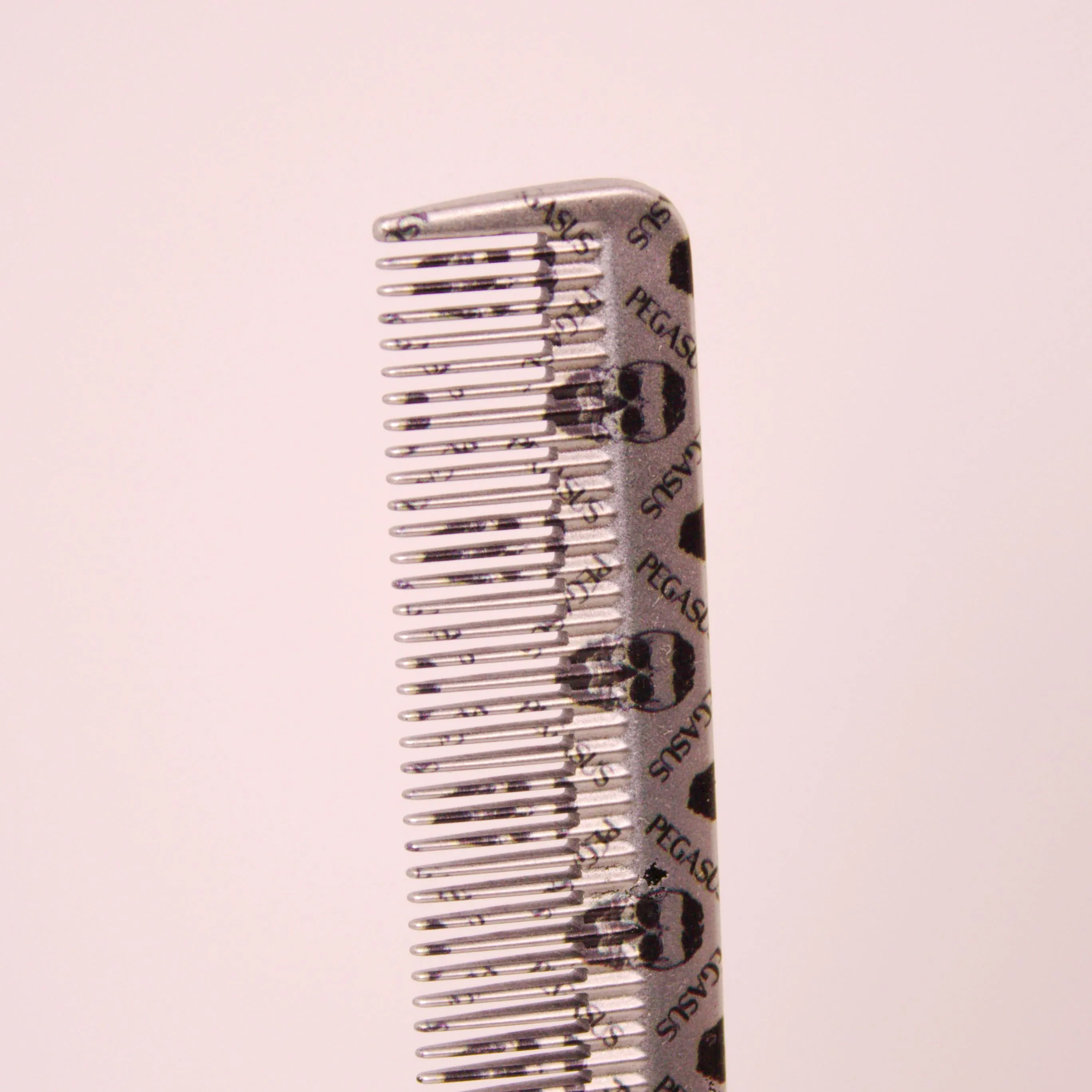 Pegasus Skulleto 210, 8in Hard Rubber  Cutting Comb, Handmade, Seamless, Smooth Edges, Anti Static, Heat and Chemically Resistant, Wet Hair, Everyday Grooming Comb | Peines de goma dura - Silver