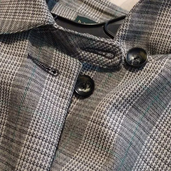 Stylish and Elegant Harve Benard Size 12 Herringbone Plaid Blazer