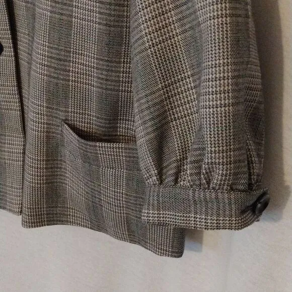 Stylish and Elegant Harve Benard Size 12 Herringbone Plaid Blazer