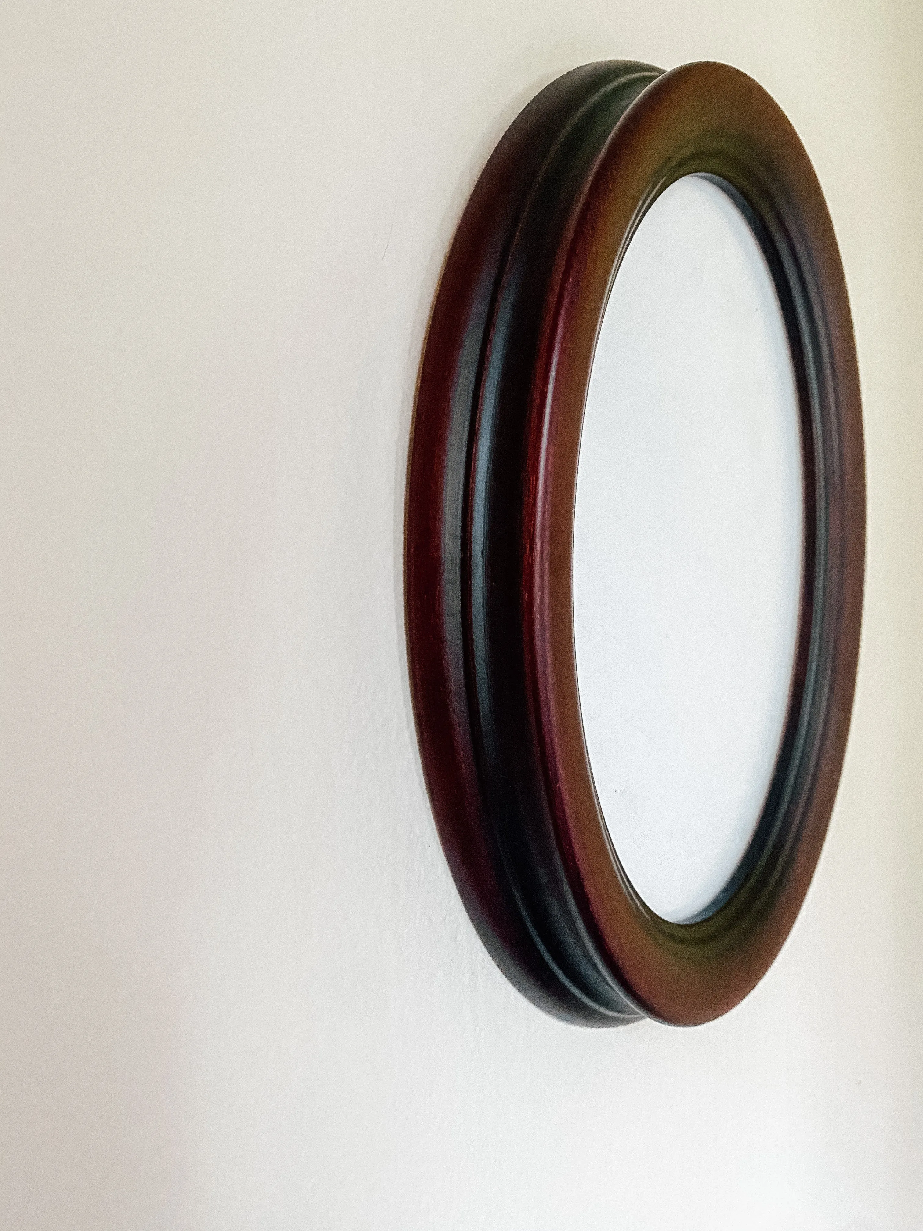The Classic Oval Frame