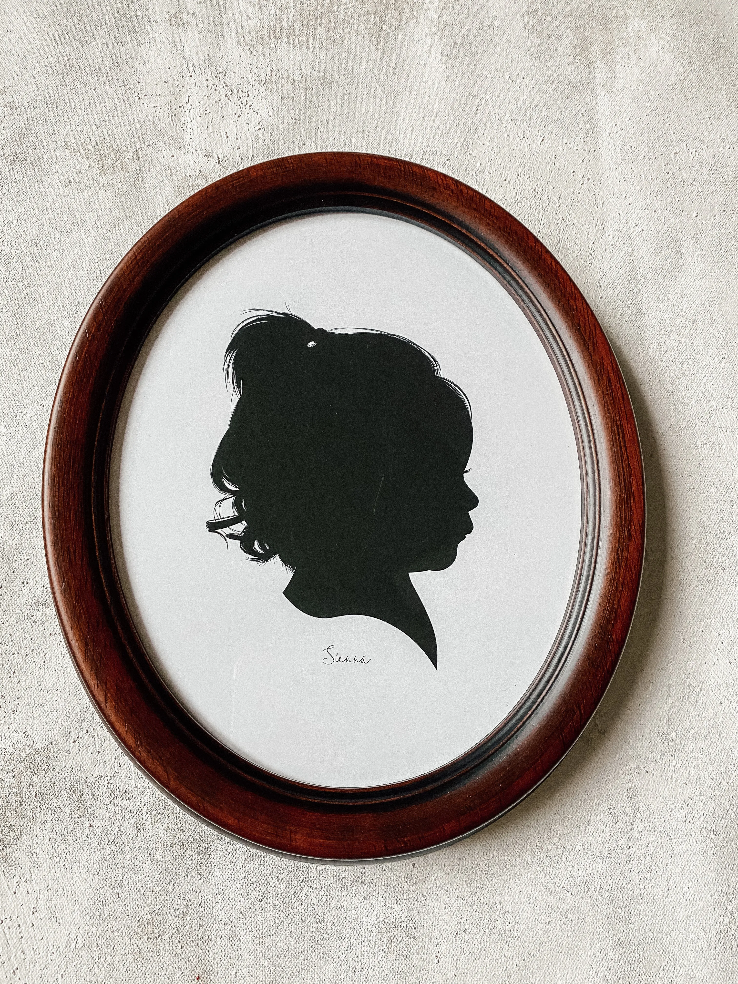 The Classic Oval Frame