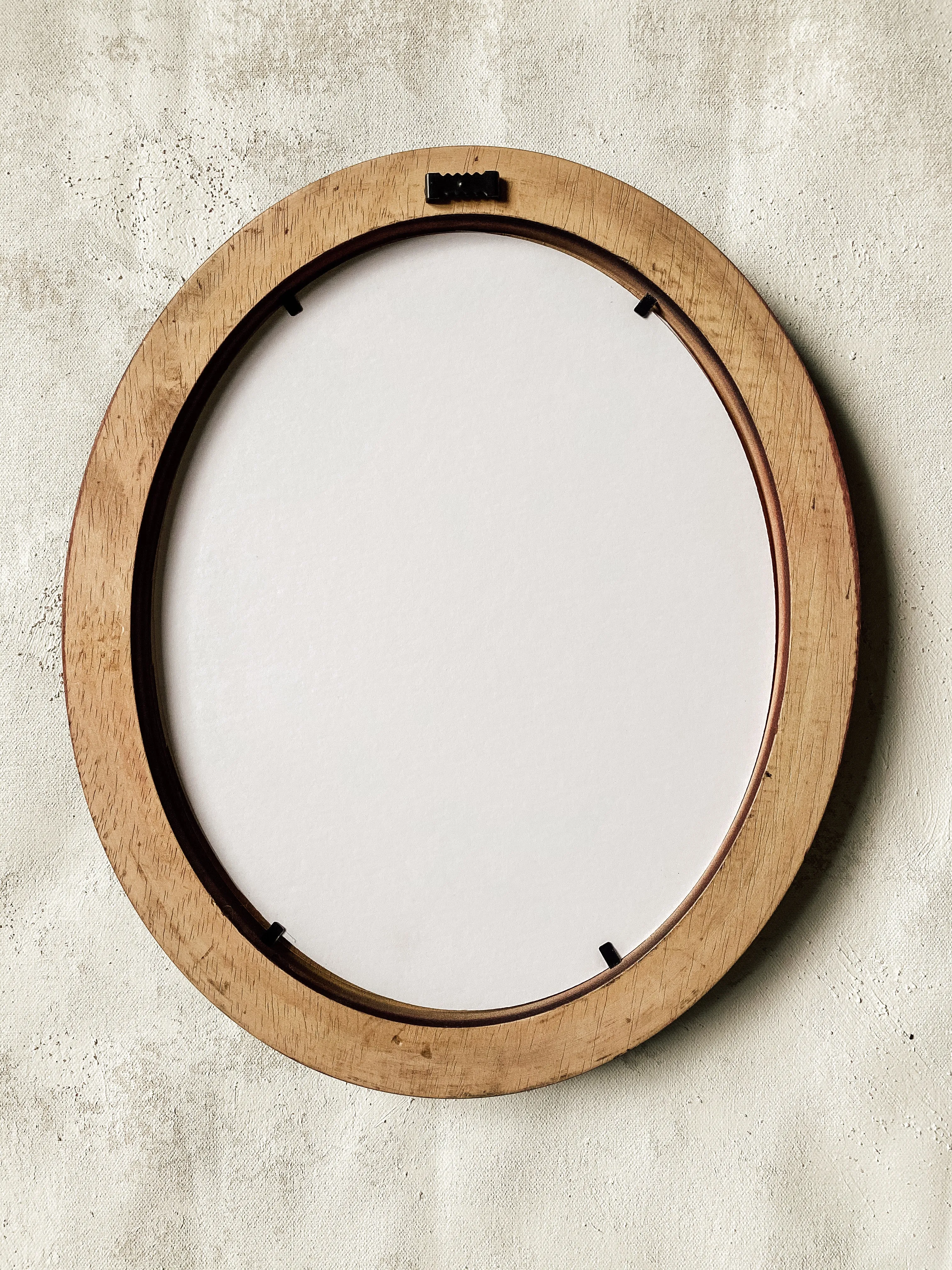 The Classic Oval Frame